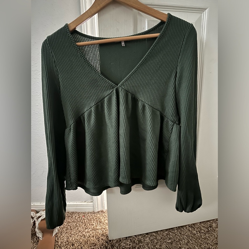 Francesca’s green blouse! 👗